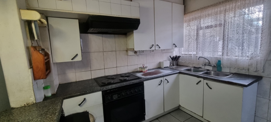 4 Bedroom Property for Sale in Silvertown Western Cape